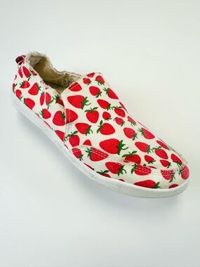 VIONIC Beach red white strawberry Malibu canvas sneaker loafer Size 6